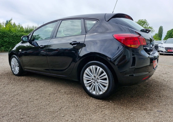 Opel Astra cena 25900 przebieg: 117000, rok produkcji 2012 z Żnin małe 781